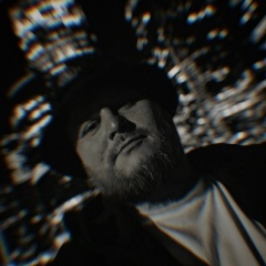 Денис Горячев