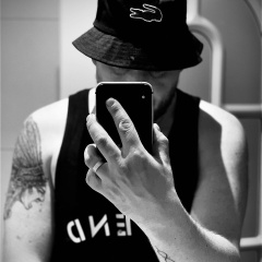 Слишком Реальный, Москва