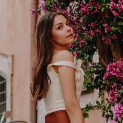 Зарина Холова, Москва