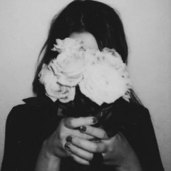 Ev Aa, Сынжерея