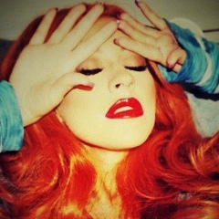 Christina-María Aguilera, 01.08
