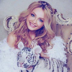 Qasde Qasde, Москва