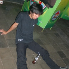 Dante Lloppikst, 26.09, Kuningan