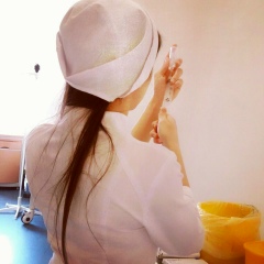 Илона Лона, Грозный