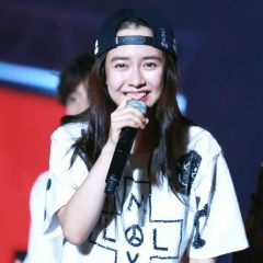 Song Jihyo, 15.08, Seoul