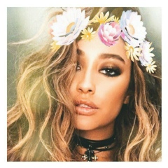 Shay Mitchell, 10.04, Toronto