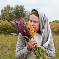 Елена Зитан, Энгельс