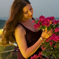 Мари Надирова