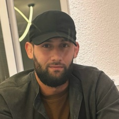 Адам Ш