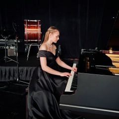 Марина Нилова, 03.03, Москва