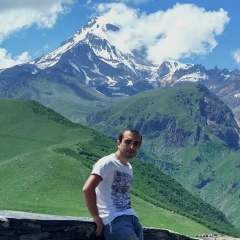 Альберт Оганов