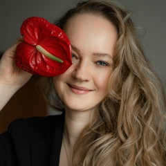 Мила Романова, Москва