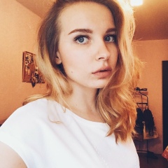 Ева Максимова