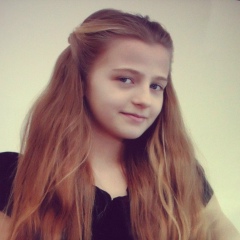 Дана Фречка, Хуст