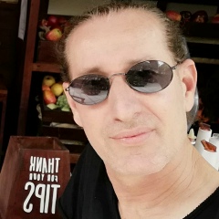 Josh Karpuzoglu, İstanbul