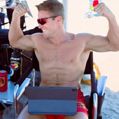 Stephen Amell, 03.07