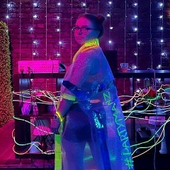 Катя Шахарова, Москва