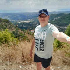 Александр Новоселов