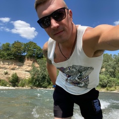 Дмитрий Глухов