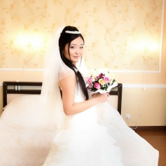 Aziza Mussayeva, 24.04, Алматы