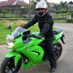 Dens Miki, 05.03, Bandung