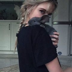 Ева Брасс, Москва