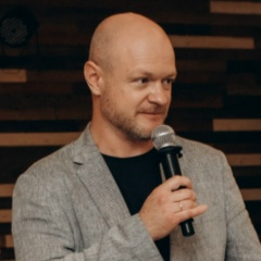 Антон Серов