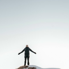 Мадениет Узак, Москва