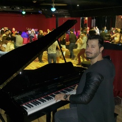 Ozcan Deniz, 01.08, İstanbul