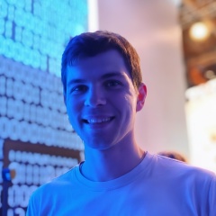 Максим Шарапов