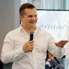 Артём Максимович, Москва