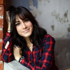 Анюта Голди, Москва