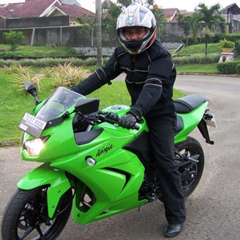 Dens Miki, 05.03, Bandung