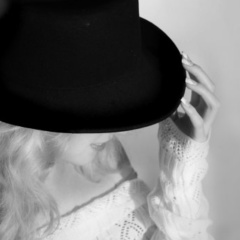 Мари Аманжолова, Алматы