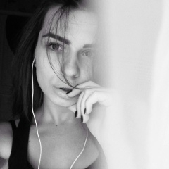 Вика Холодняк