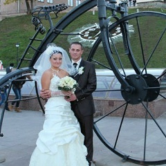 Толя Олейник