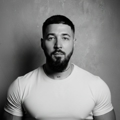 Isa Alexeev, Алматы