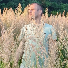 Денис Фамилия