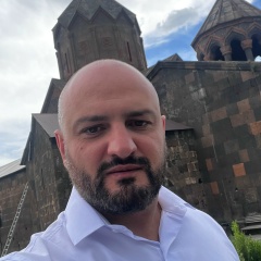 Оганес Оганес, Екатеринбург