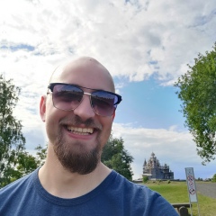 Дэн Дэн, Москва