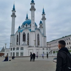 Искандар Мансуров, Москва