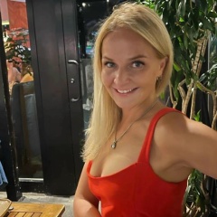 Julia F, 27.04, New York City