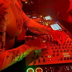 Рената Ренатова, Москва