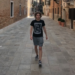 Демир Волков