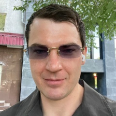 Женя Томилов