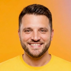 Илья Лавров