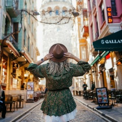 Оля Стрельцова, Москва