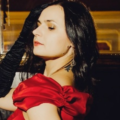 Юля Мос, Санкт-Петербург