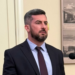 Роман Петров