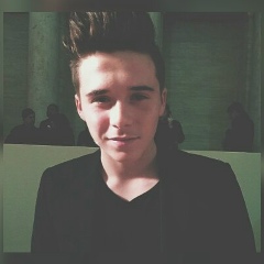 Brooklyn Beckham, 04.03.1999, London
